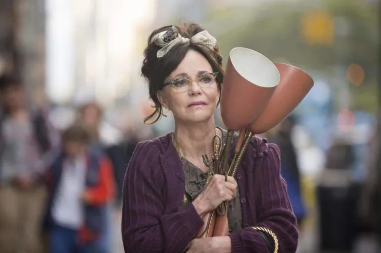 Sally Field es Doris, la protagonista de la película