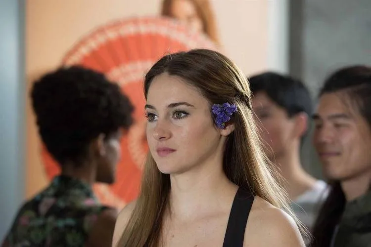 Shailene Woodley interpreta a Lindsay Mills, pareja del protagonista