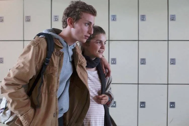 Galatéa Bellugi y Kacey Mottet Klein se quedan embarazados