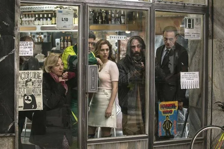 Pelicula El Bar Alex De La Iglesia Imagen 03