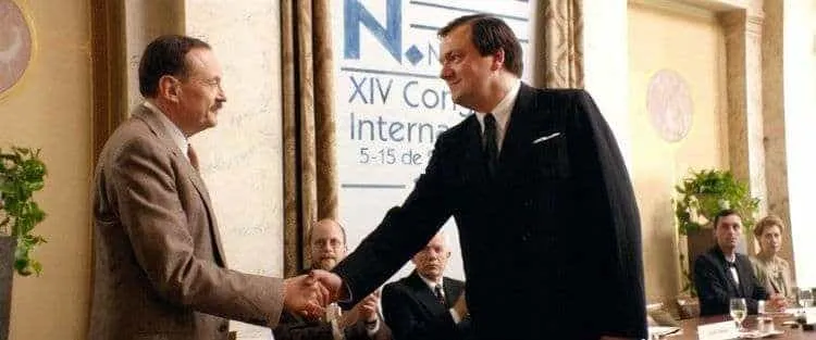 Charly Hübner y Josef Hader dándose la mano