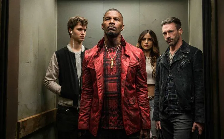 Ansel Elgort, Eiza Gonzalez, Jamie Foxx y Jon Hamm en una de las secuencias más brutales