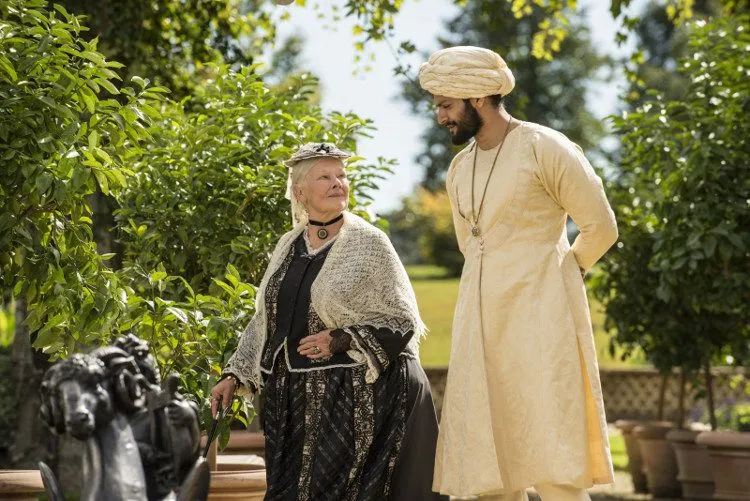 Ali Fazal y Judi Dench protagonizan la película