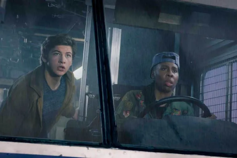 Lena Waithe y Tye Sheridan en una escena de la película