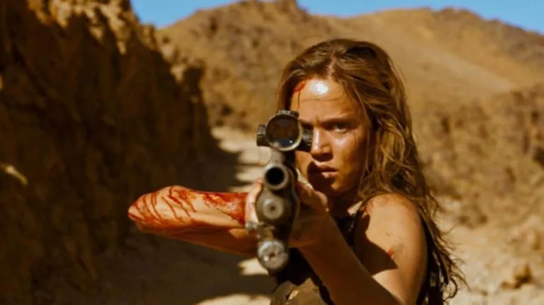 Una secuencia de la película Revenge (2017)