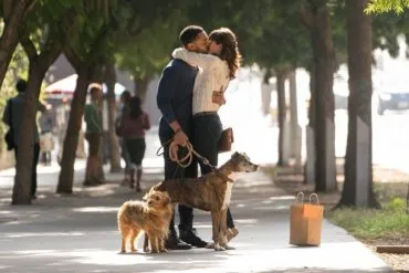 Tone Bell Y Nina Dobrev En I Love Dogs