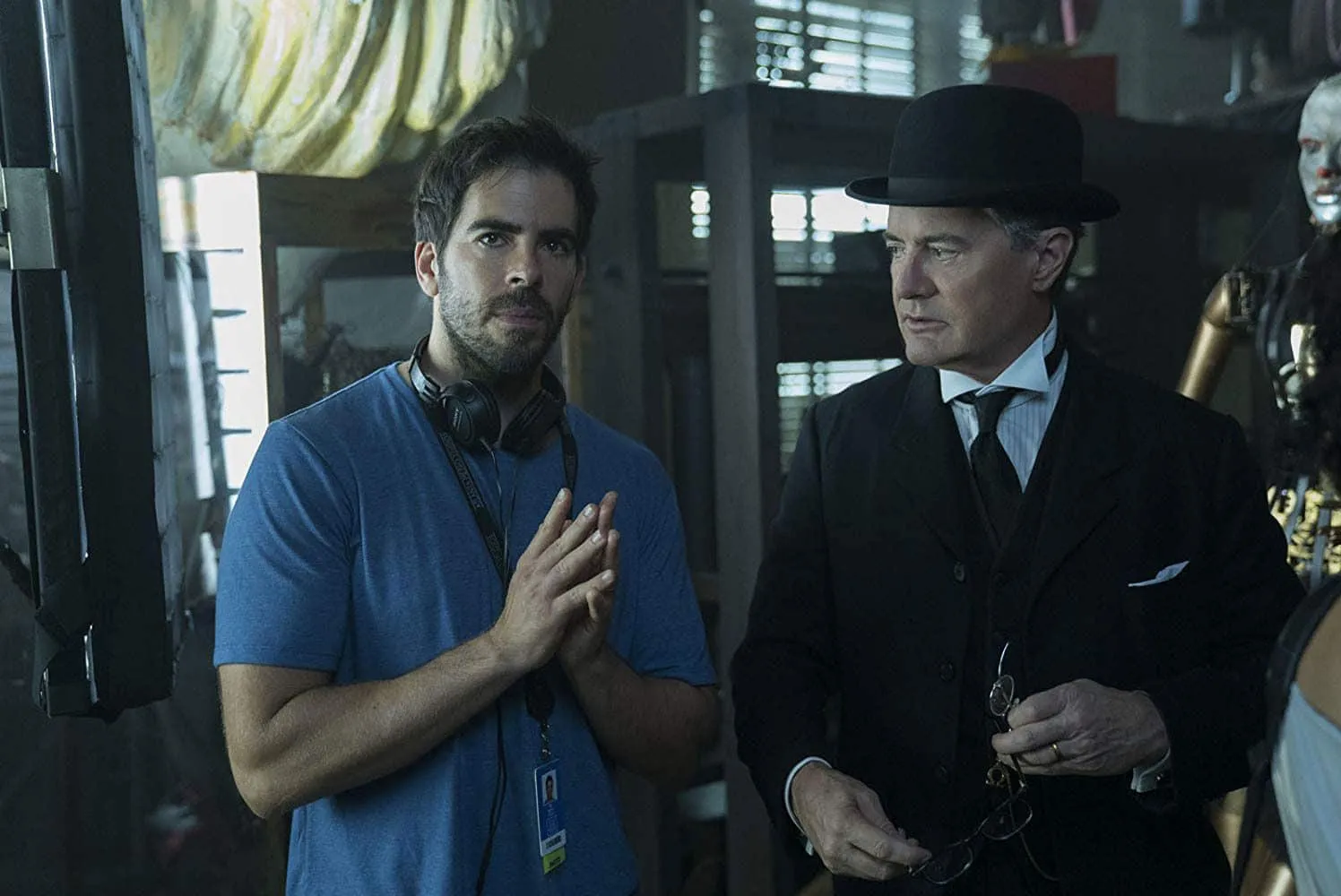 Eli Roth Y Kyle MacLachlan En La Casa Del Reloj En La Pared