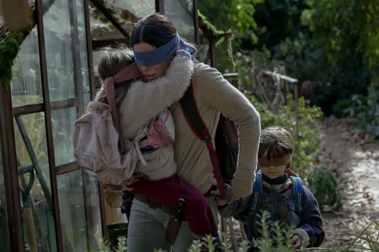Sandra Bullock Julian Edwards Y Vivien Lyra Blair En A Ciegas Bird Box 2018