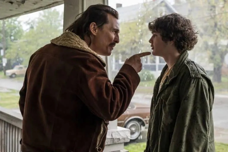 Matthew McConaughey y Richie Merritt en la película White Boy Rick