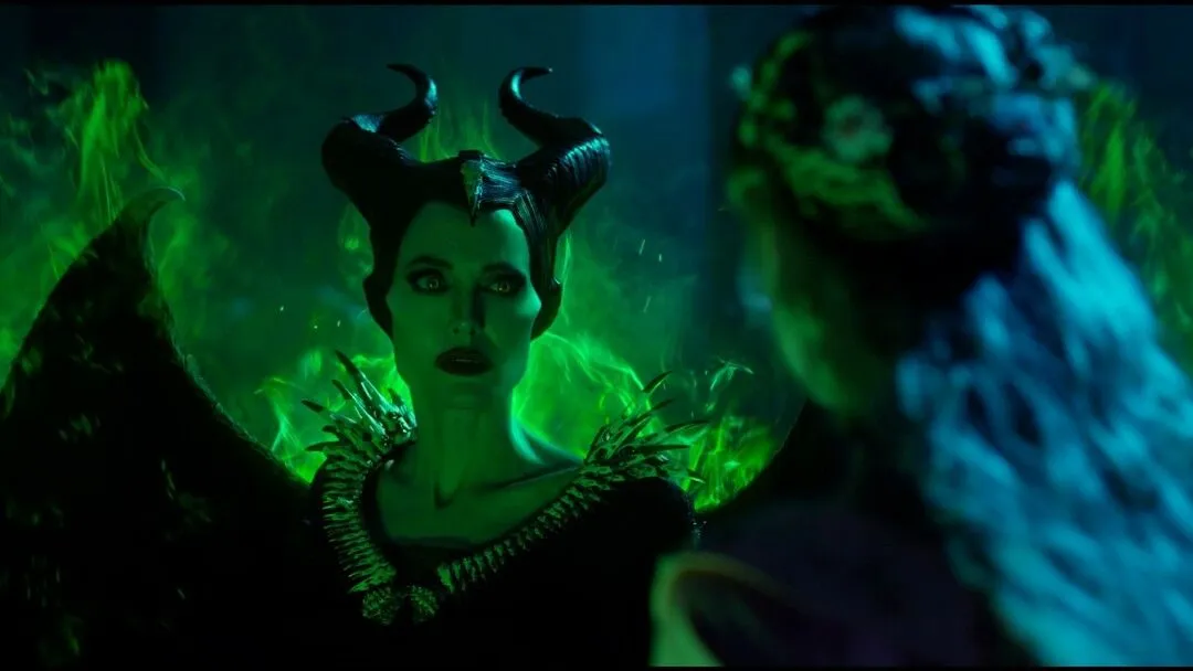 Angelina Jolie caracterizada como la bruja de la Bella Durmiente