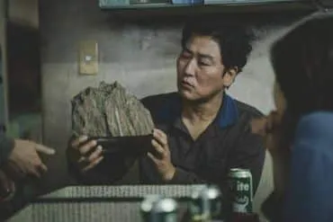Kang-Ho Song en la película Parasitos
