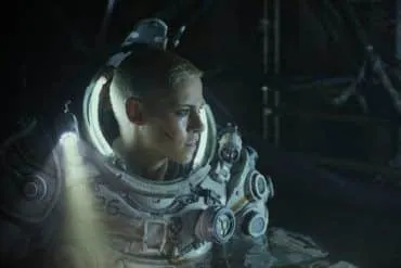 Kristen Stewart en la película Underwater (2020)