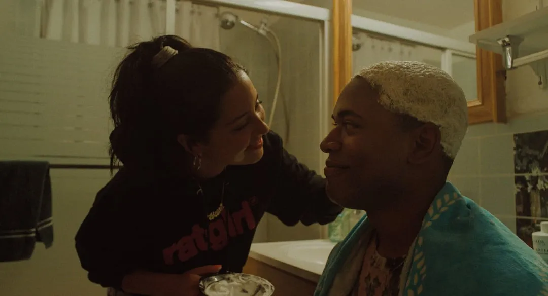 Alexa Demie y Kelvin Harrison Jr. en la película