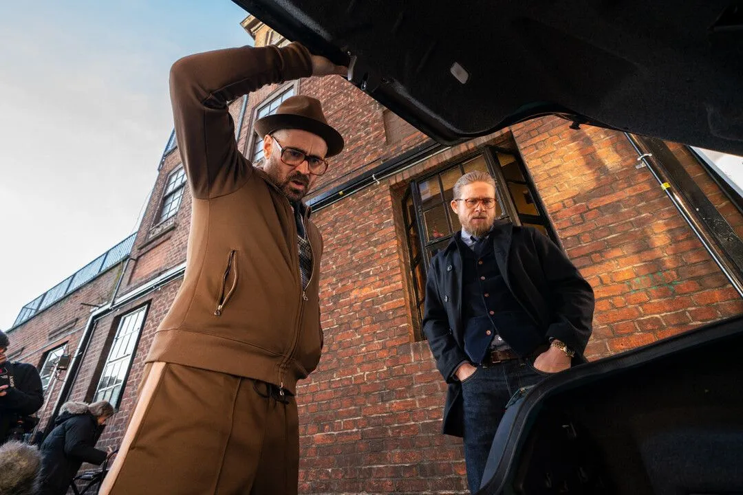 Charlie Hunnam y Colin Farrell en la película