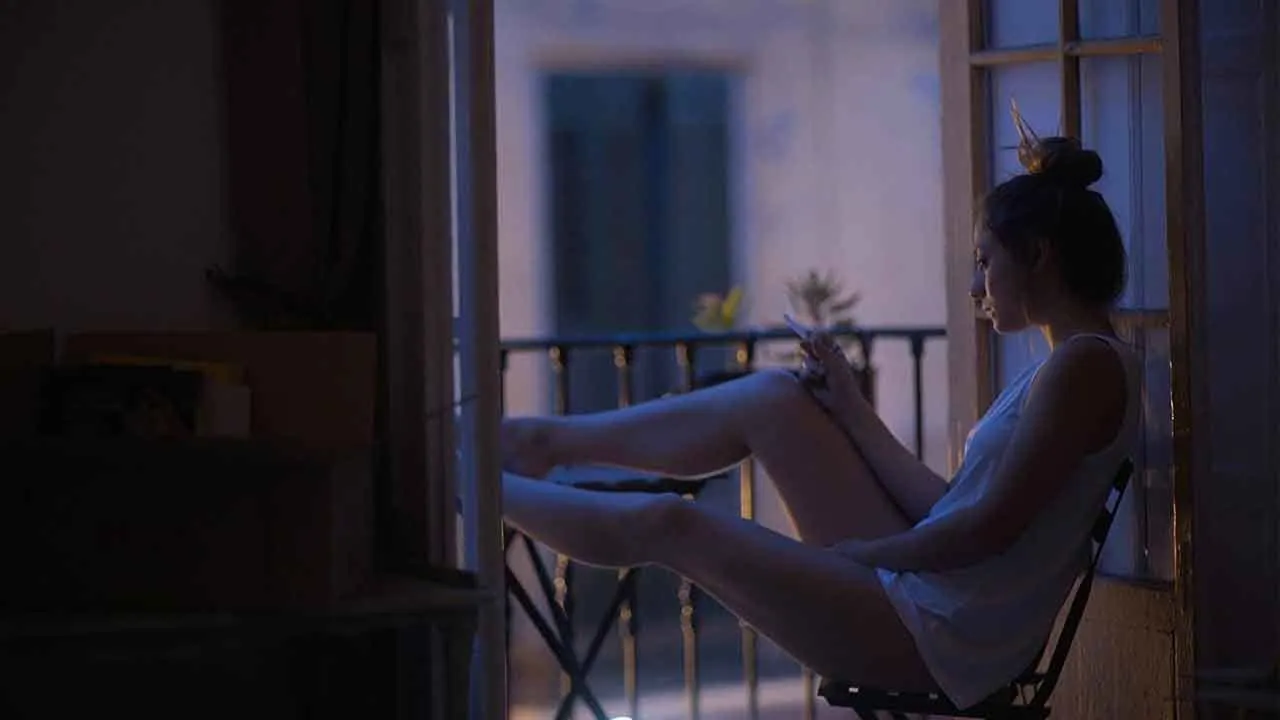 Escena de la película Los amores cobardes