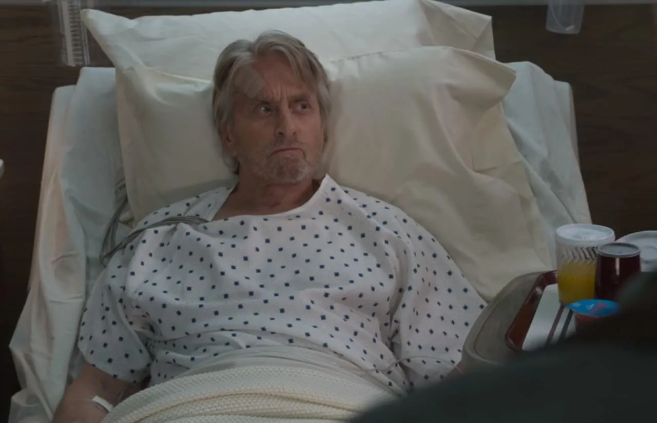 Escena de la serie El Método Kominsky de Netflix