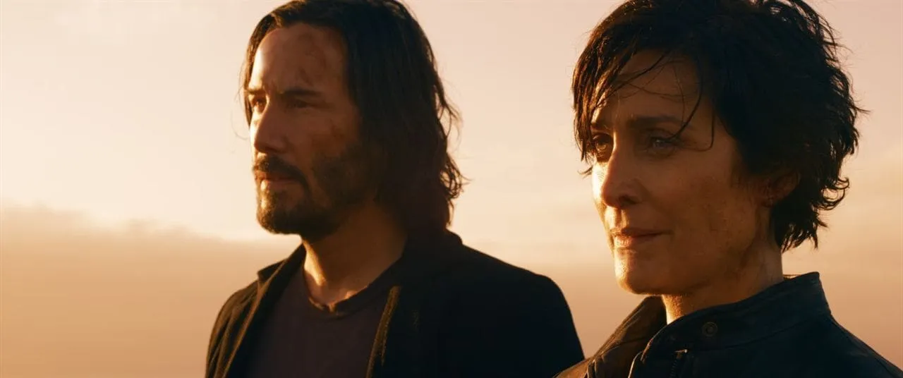 Neo (Keanu Reeves) y Trinity (Carrie-Anne Moss),