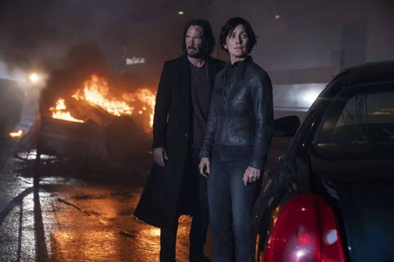 Neo (Keanu Reeves) y Trinity (Carrie-Anne Moss)