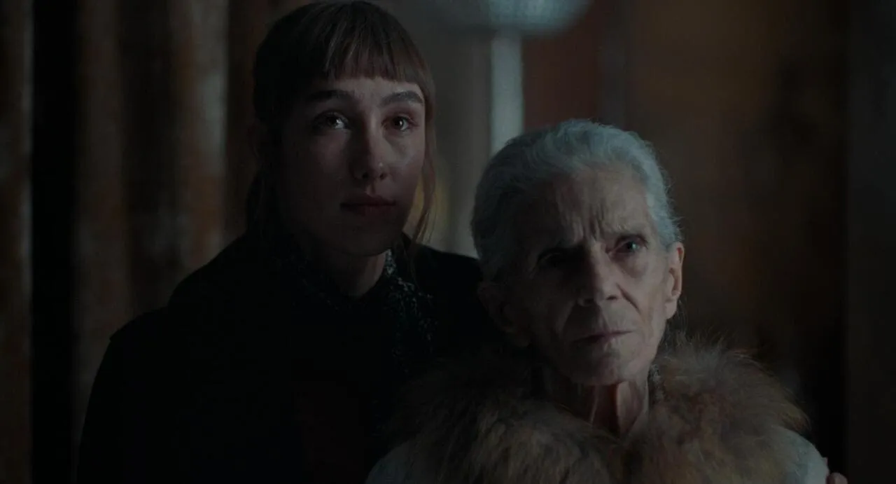 Susana (Almudena Amor) y Pilar (Vera Valdez)
