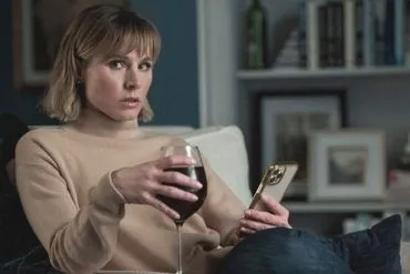 Crítica de la serie La mujer de la casa de enfrente de la chica en la ventana