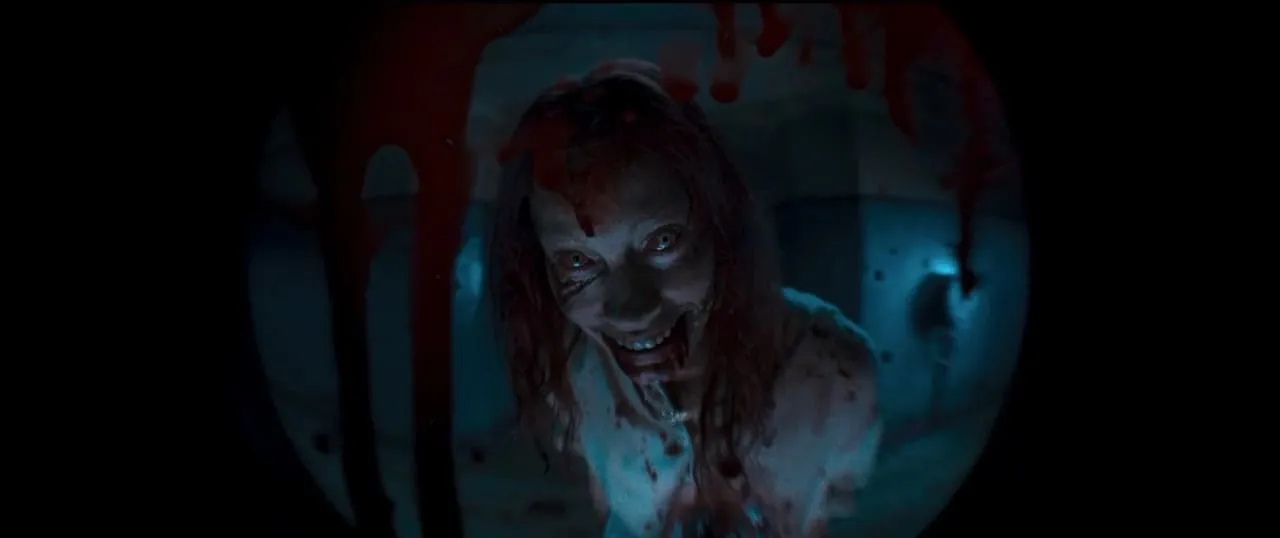 Escena de terror de Posesión infernal (2023)