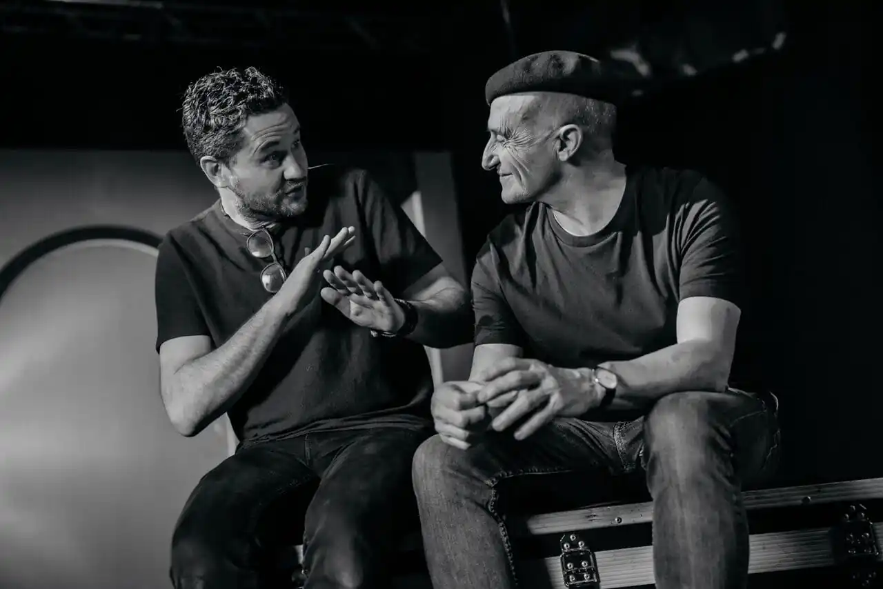 El director Israel del Santo con Pepe Villuela en el documental lina