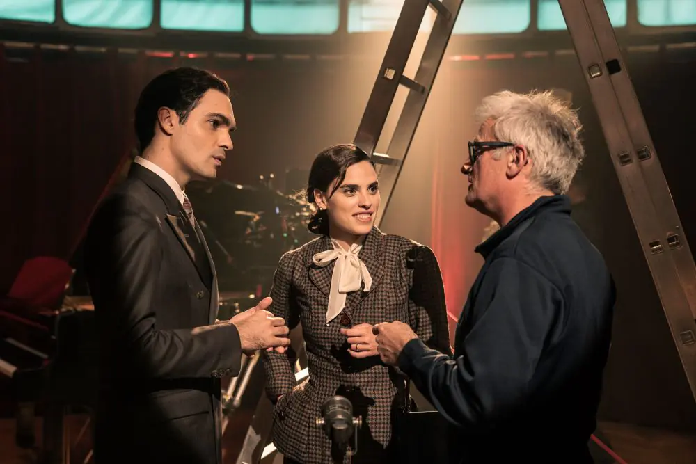 Jone Laspiur y Eneko Sagardoy en Karmele junto al director Asier Altuna
